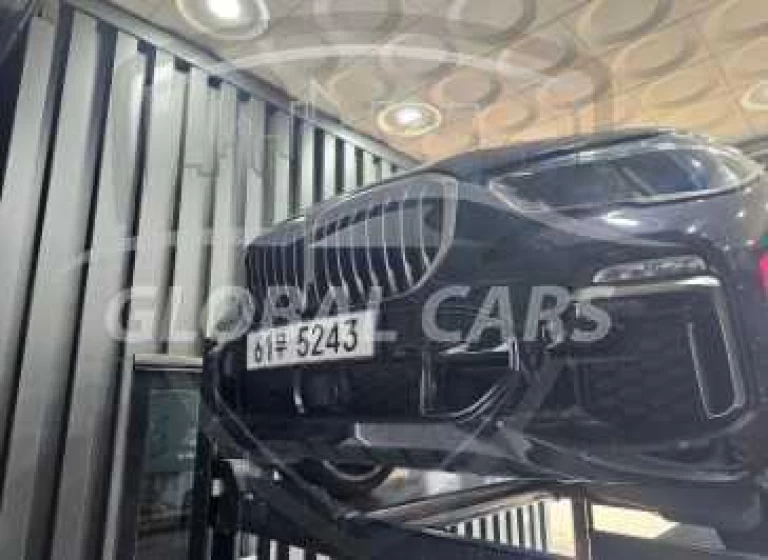 BMW X5 M50d. WBACV0100KLB13073