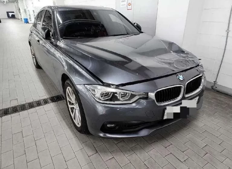 BMW 320d. WBA8C510XHK856926
